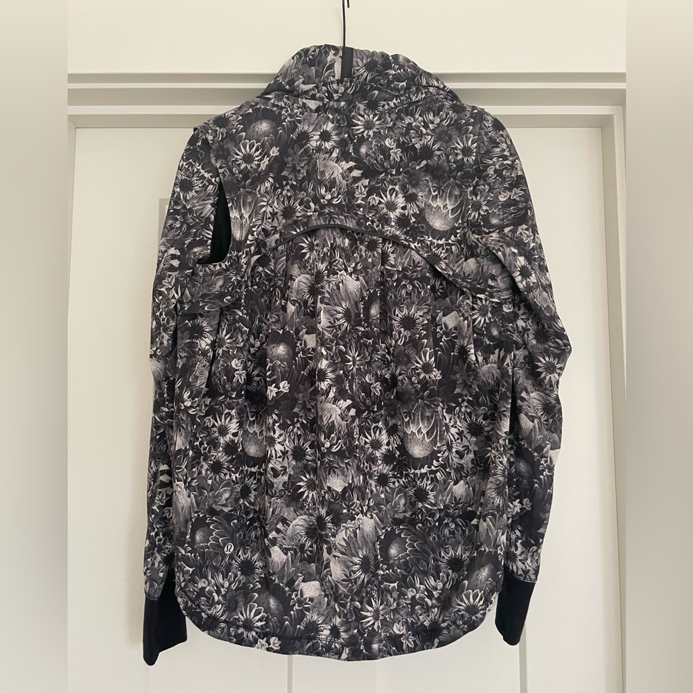 Lululemon track jacket - Picture 6 of 9